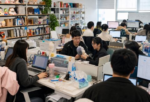 Shenzhen Flowen Technology showroom and AI plush product display